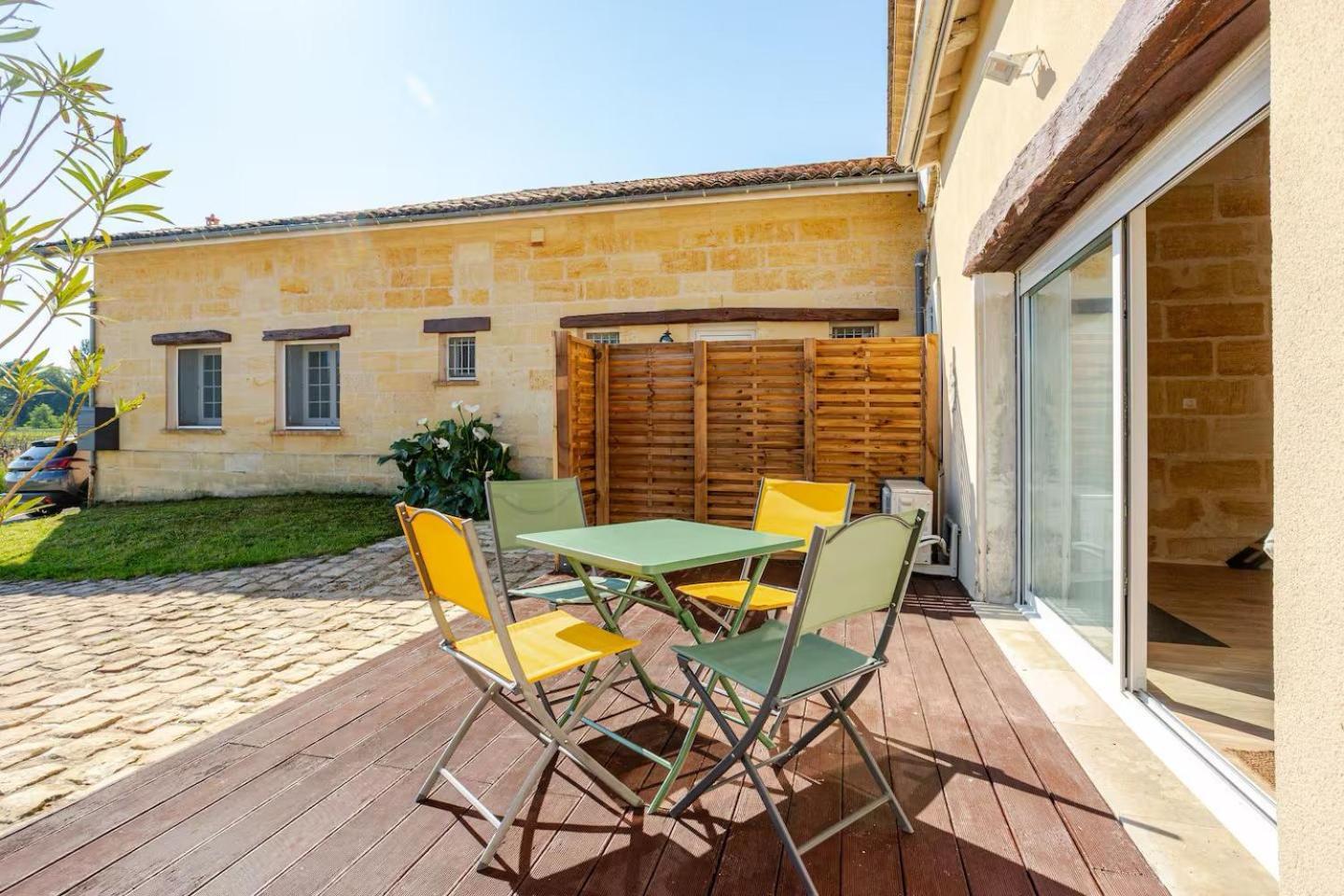 Guesthouse Les Maurins Saint-Sulpice-de-Faleyrens Exterior photo